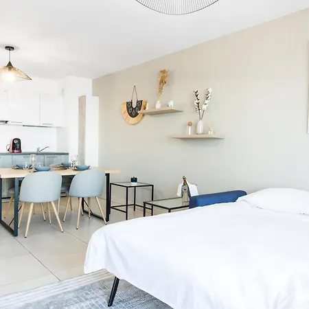 Apartment Luxury - Sea View - Private Parking - Bp